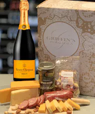 Veuve Clicquot Champagne  Classic Gourmet Set