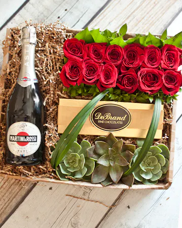12 Roses & Martini Rossi Champagne Gift Box