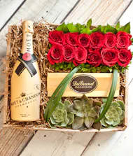12 Roses & Moet Chandon Champagne Gift Box
