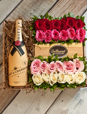 24 Roses & Moet Chandon Champagne Gift Box