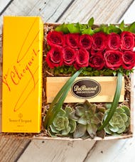12 Roses & Veuve Cliquot Champagne Gift Box