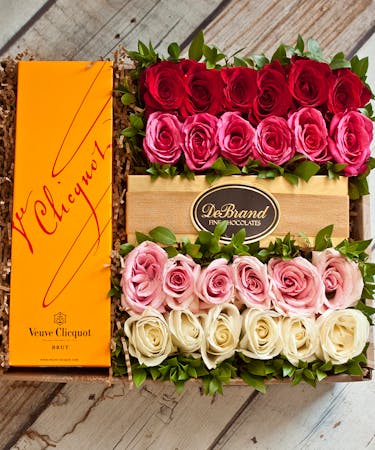 24 Roses & Veuve Cliquot Champagne Gift Box
