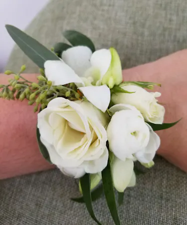 white galore Wrist Corsages Columbus Ohio Florists Newark Ohio